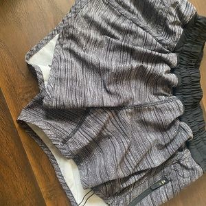 BALCK AND WHITE LULULEMON SHORTS